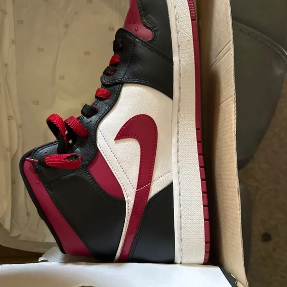Jordan 1 - Picture 2 of 5